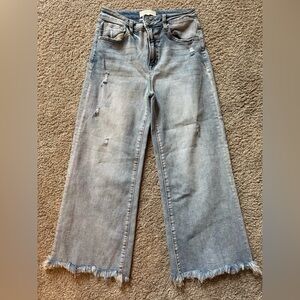 Risen Frayed Hem Wide Leg Jeans in Light Gray